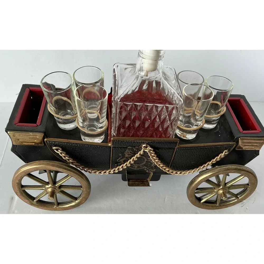 Vintage Stagecoach Music Box Liquor Decanter Set with 6 Shot‎ Glasses